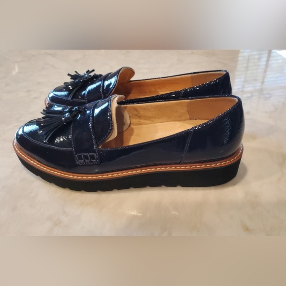 Naturalizer NWOT-August Platform
Tassel Loafer
Navy Patent
Leather Sz. 8M - Picture 2 of 7